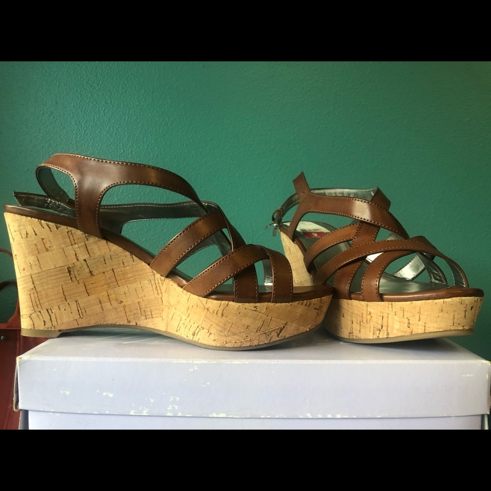 Marc Fisher Gleena Wedges